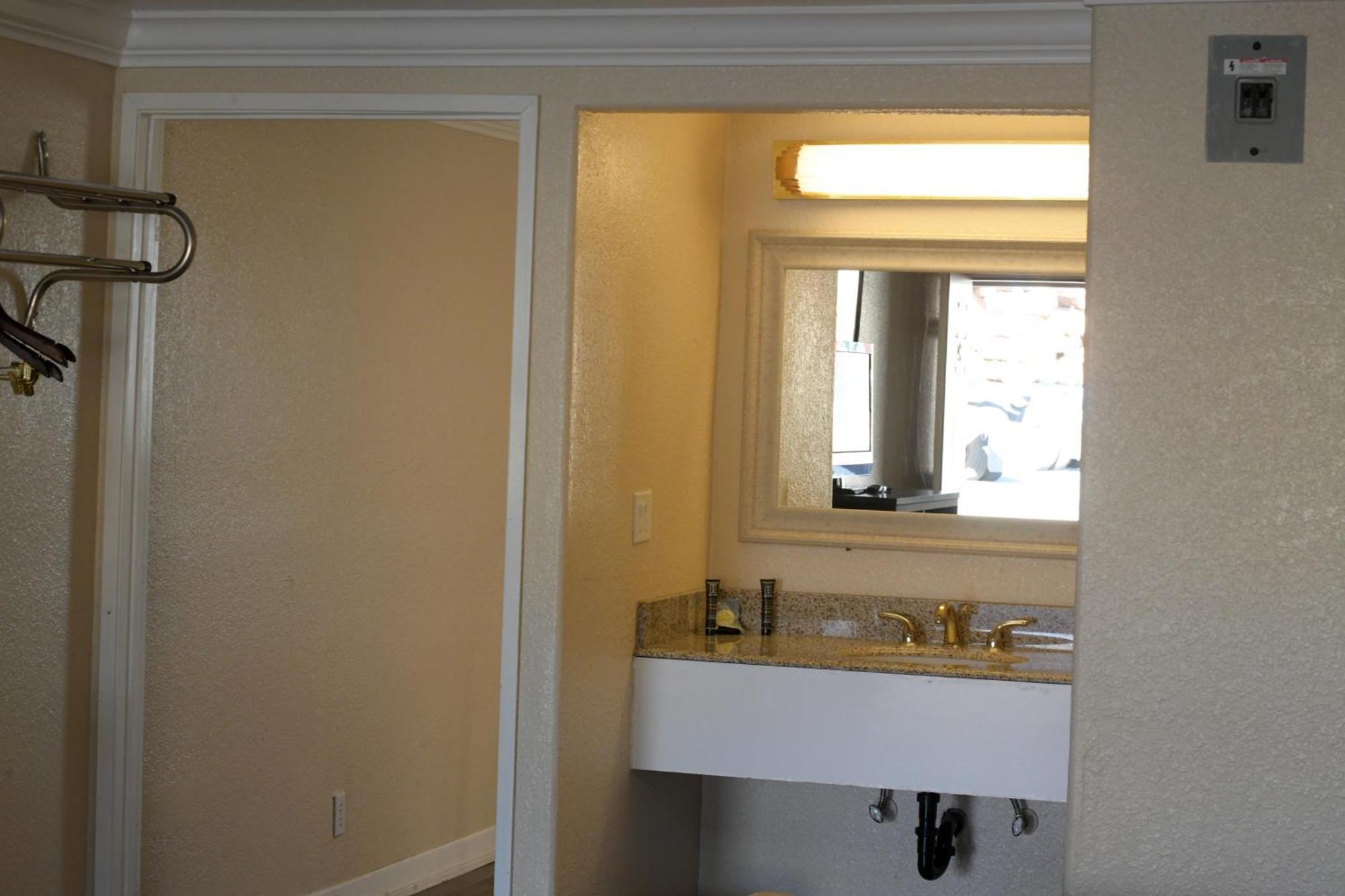 A-1 Budget Motel เคลมัทฟอลส์ ภายนอก รูปภาพ
